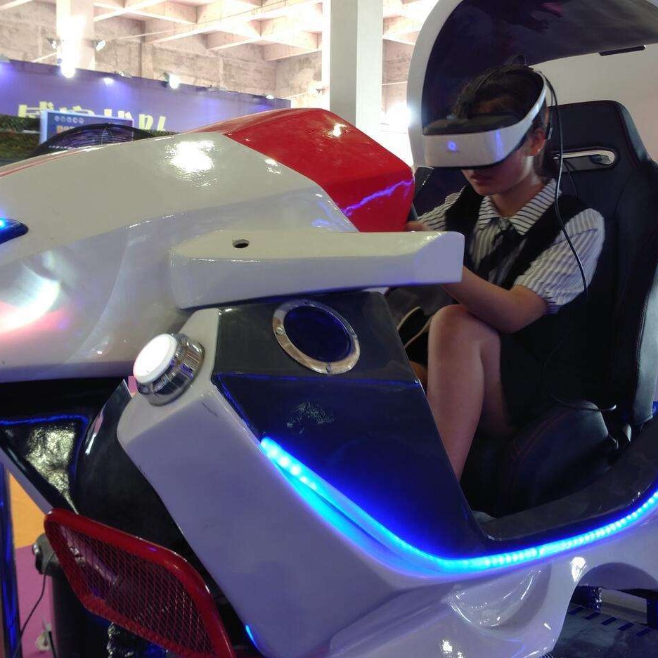 VR飞行赛车 娱乐高端互动设备 新科技虚拟世界道具租赁 暖场互动 设备 众暖熊游乐互动暖场道具租赁出售