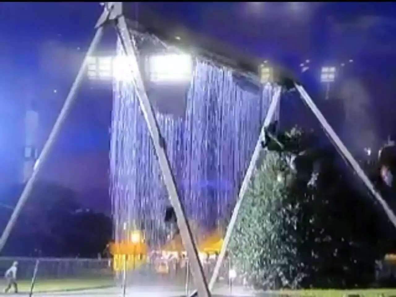 瀑布千秋 圣诞节暖场活动互动设备 水幕投影高端娱乐设备冰雕